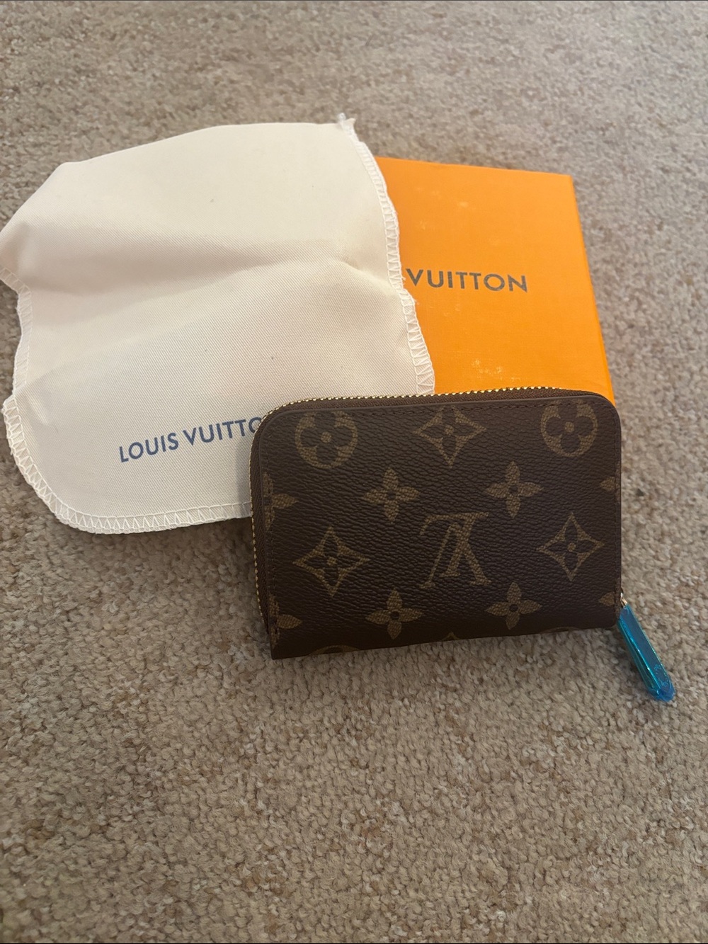 UNBRANDED small zip wallet PRICE FIRM NO OFFERS